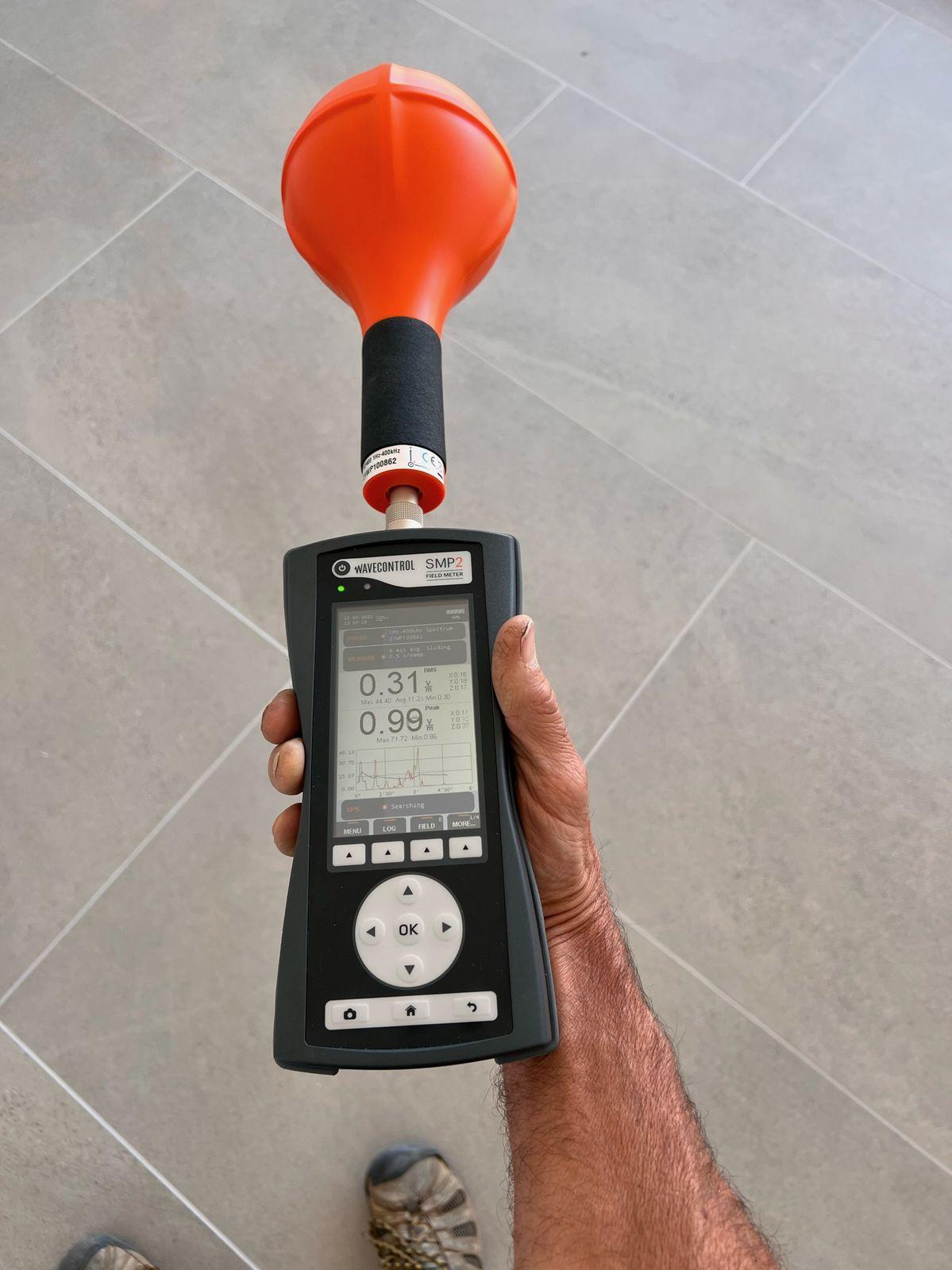 Radio frequency meter in hand
